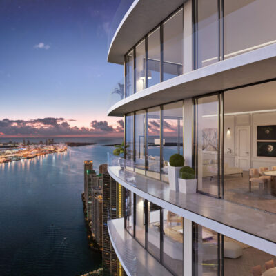 Baccarat Residences Miami > Panoramic view of the Miami skyline, river, and Biscayne Bay from upper-level residence